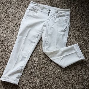 White American Eagle artist cropped stretch jeans